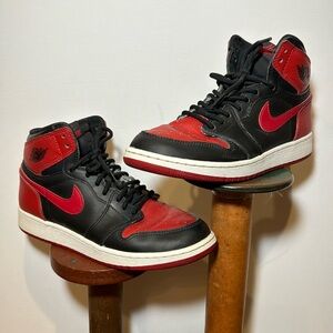 NIKE 2016 Air Jordan 1 High Top Sneakers RED - BLACK / SIZE 6.5Y (Womens 8M)